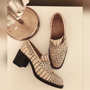 Vintage cream croco freelance loafers chunky heels